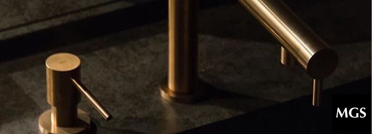 MGS Küchenarmatur Nemo R und MGS Spülmittelspender Edelstahl massiv Rose Gold matt 