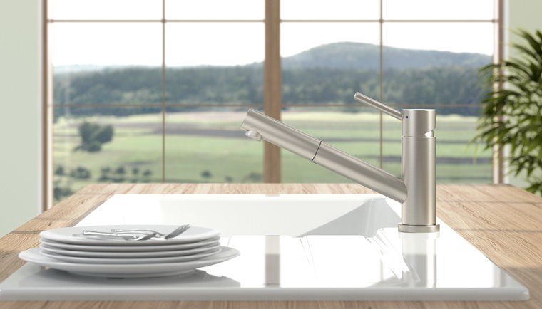 Produktbild einer Villeroy und Boch Küchenarmatur Como Shower Edelstahl massiv matt gebürstet. Beratung und Verkauf über EUE Hamburg