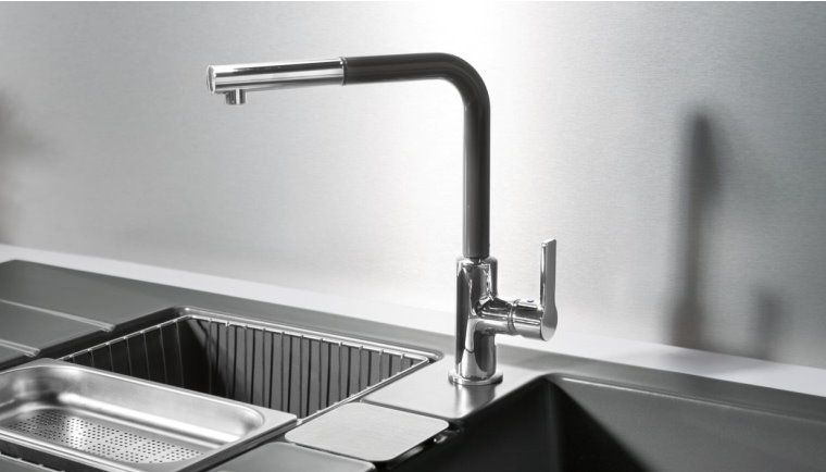 Moderne Küchenarmatur FINO mit Schlauchbrause in der Ausführung Chrom/Schiefer Hochdruckarmatur von systemceram günstig bei EUE Hamburg