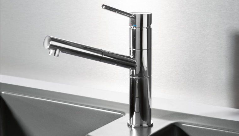 Moderne Küchenarmatur SNOW mit Schlauchbrause in der Ausführung chrom Hochdruckarmatur von systemceram günstig bei EUE Hamburg